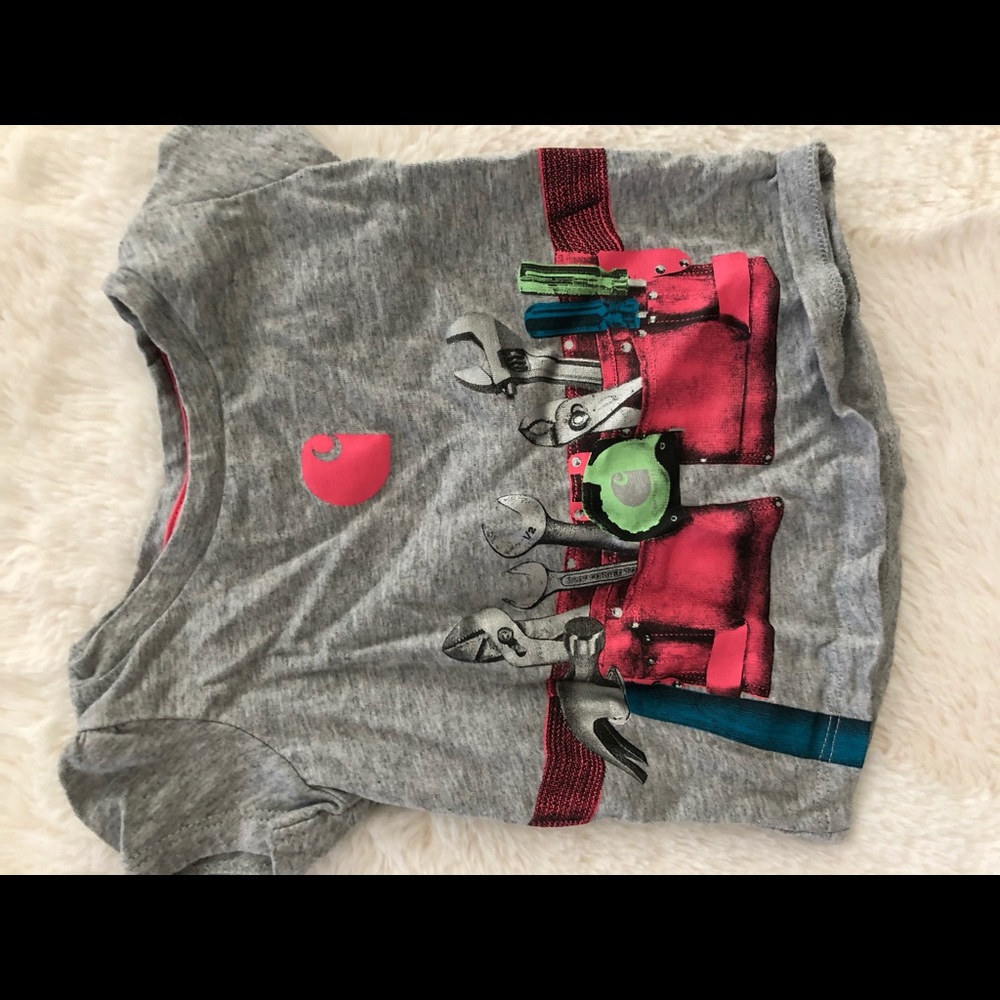 Carhartt pink tool belt tshirt. Never worn!